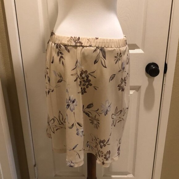 Cute Halo skirt in EUC - Picture 4 of 6
